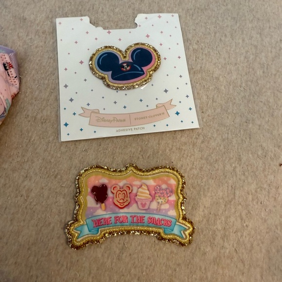 *LAST CHANCE* NEW WITH TAGS STONEY CLOVER DISNEYLAND FANNY PACK AND PATCHES - Picture 5 of 6